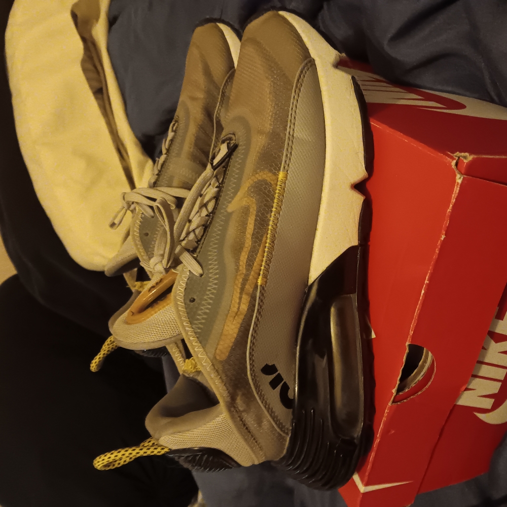Nike Gray and Black Sneakers with Chunky Sole..(No Insoles ) Awesome Condition !